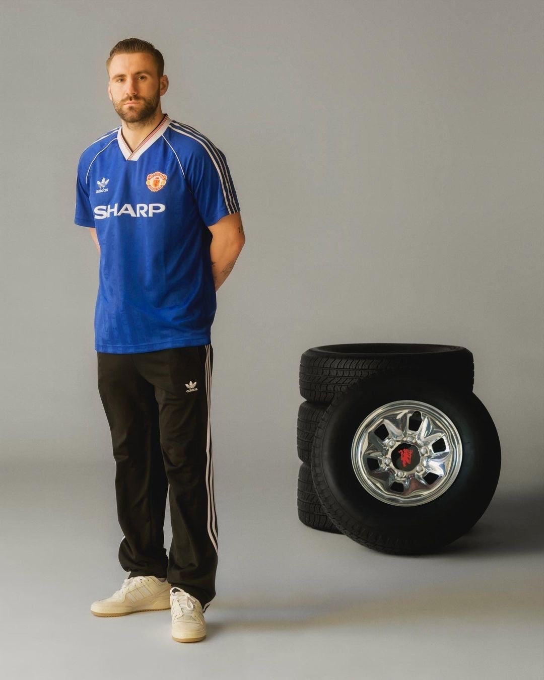 Manchester United Retro Blue Jersey – Classic SHARP Edition